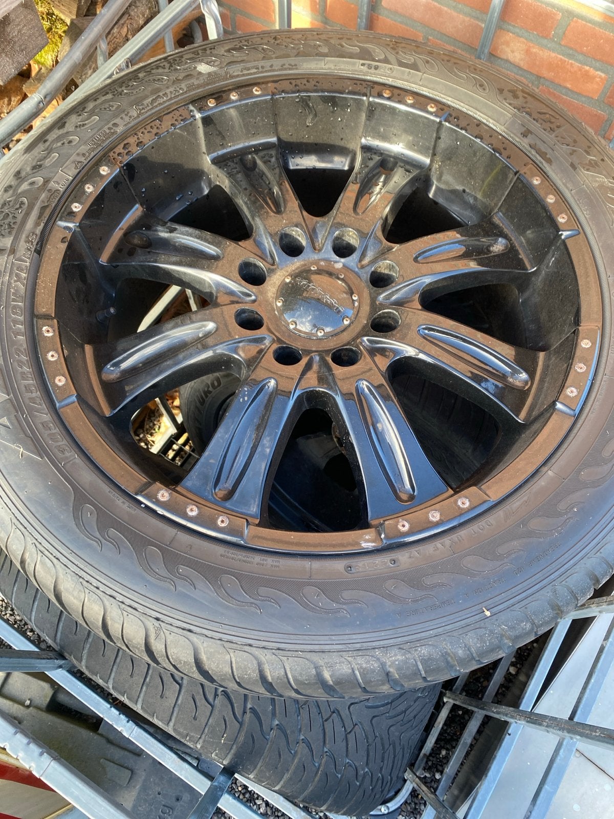 Chevrolet Express velgen met banden - 22 inch, 305/45R22, Ophalen, Gebruikt, Banden en Velgen, 21 inch