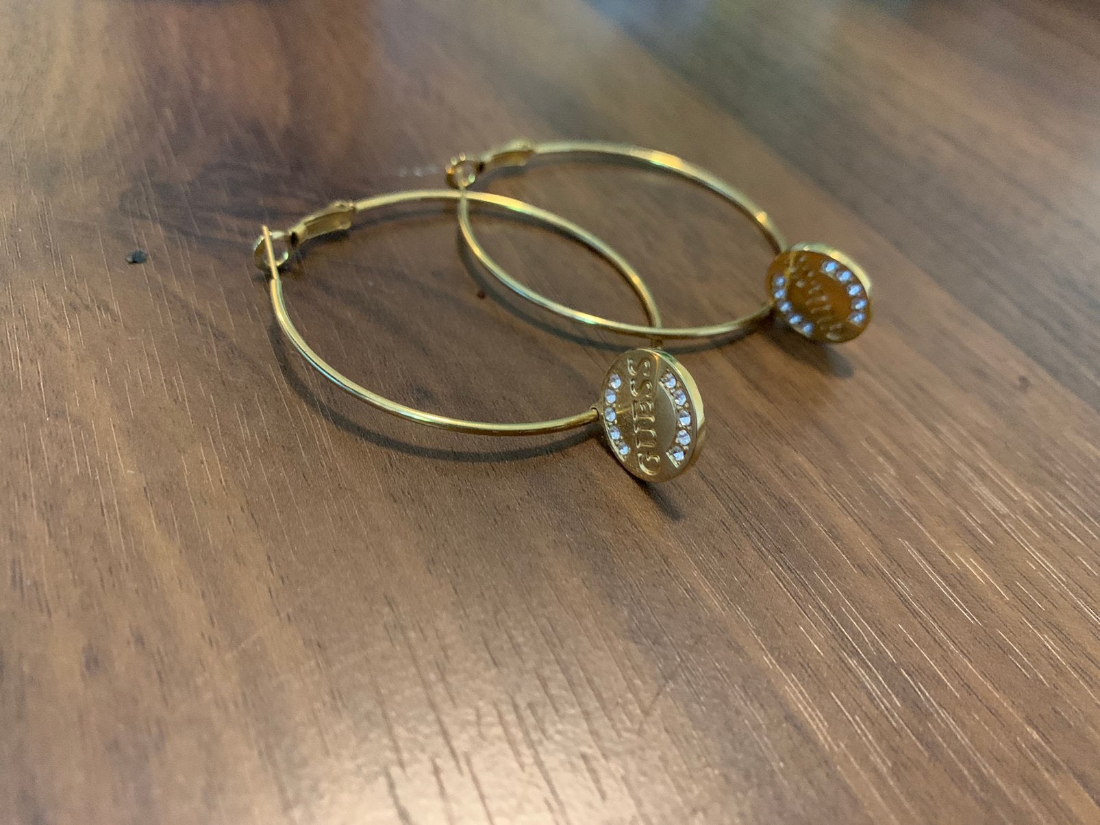 Guess ring oorbellen, Sieraden, Tassen en Uiterlijk, Oorbellen, Ophalen of Verzenden, Zo goed als nieuw, Goud, Overige materialen