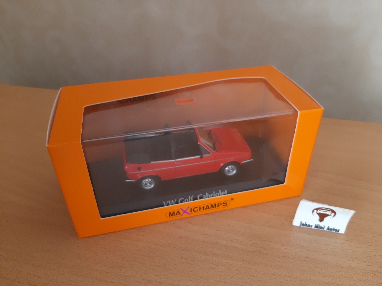 Foto 3 van Volkswagen Golf I Cabriolet 1979 Rood van Maxichamps 1:43