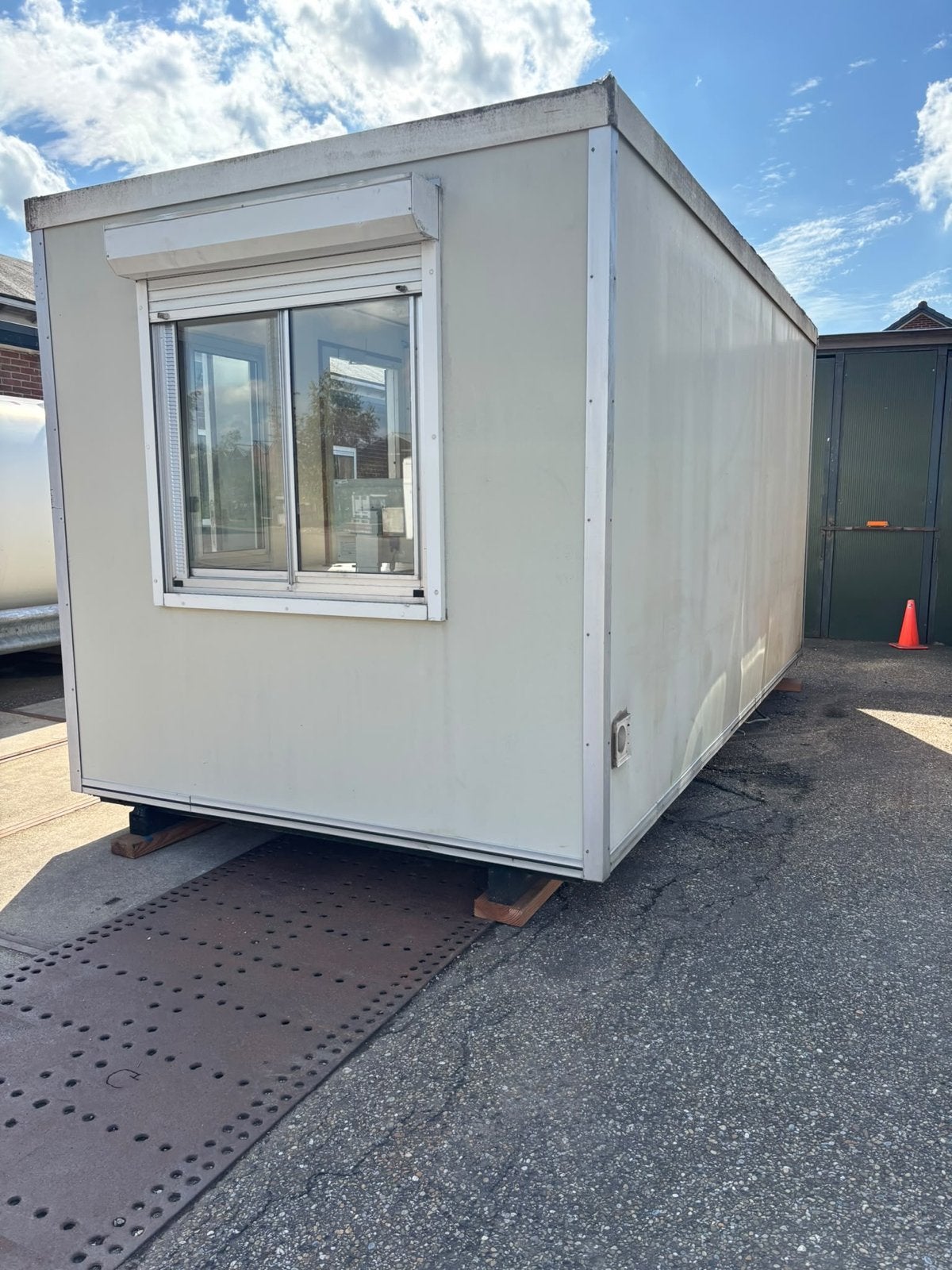 Kantoorunit / Portacabin met rolluiken en verwarming, Zakelijke goederen, Ophalen of Verzenden