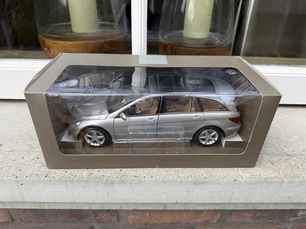 1:18 Mercedes R-Klasse zilver 2005 Minichamps Dealer Editie, Minichamps, Auto, Ophalen of Verzenden, Zo goed als nieuw