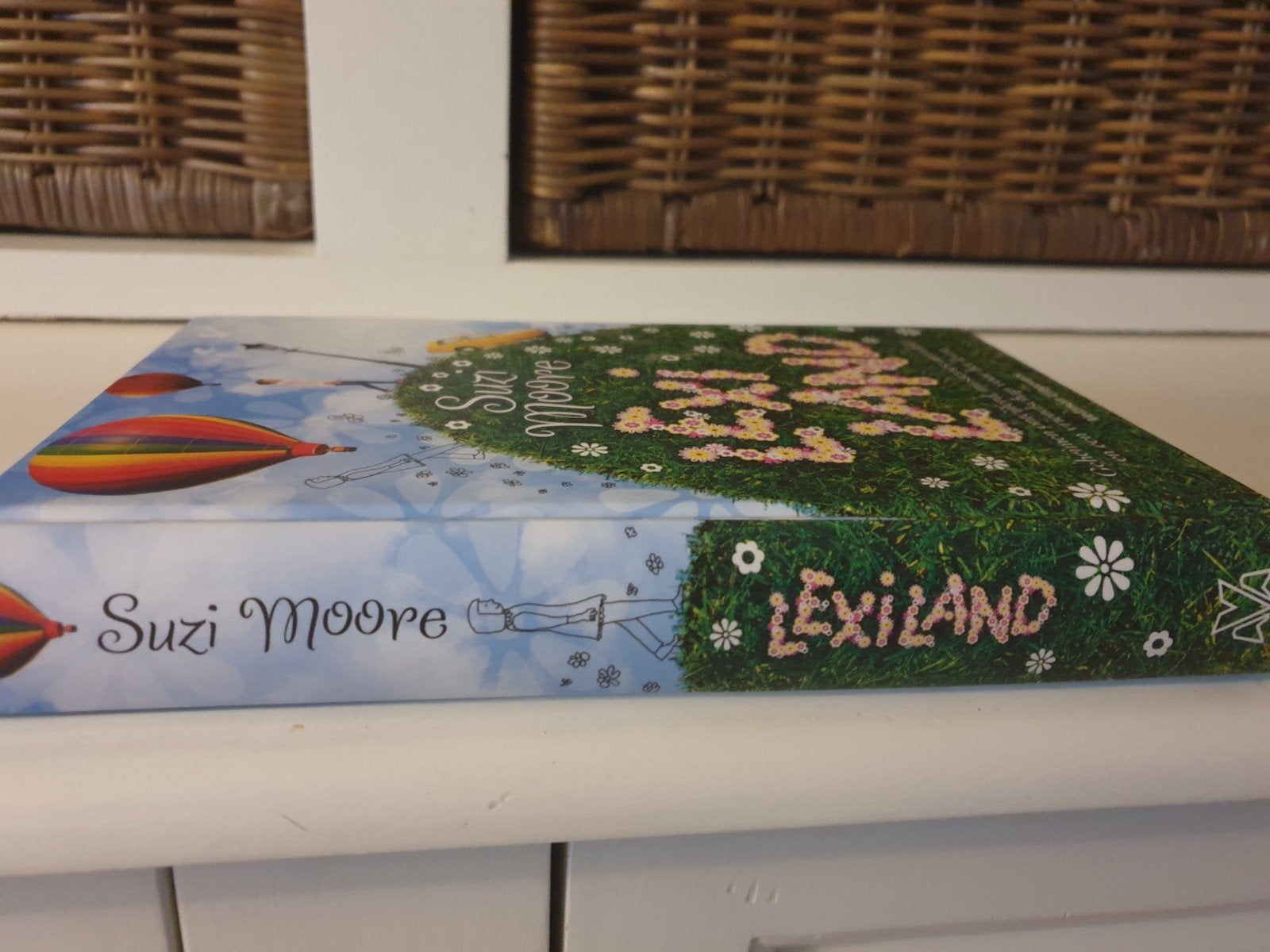 Suzi Moore - Lexiland, Ophalen of Verzenden, Gelezen