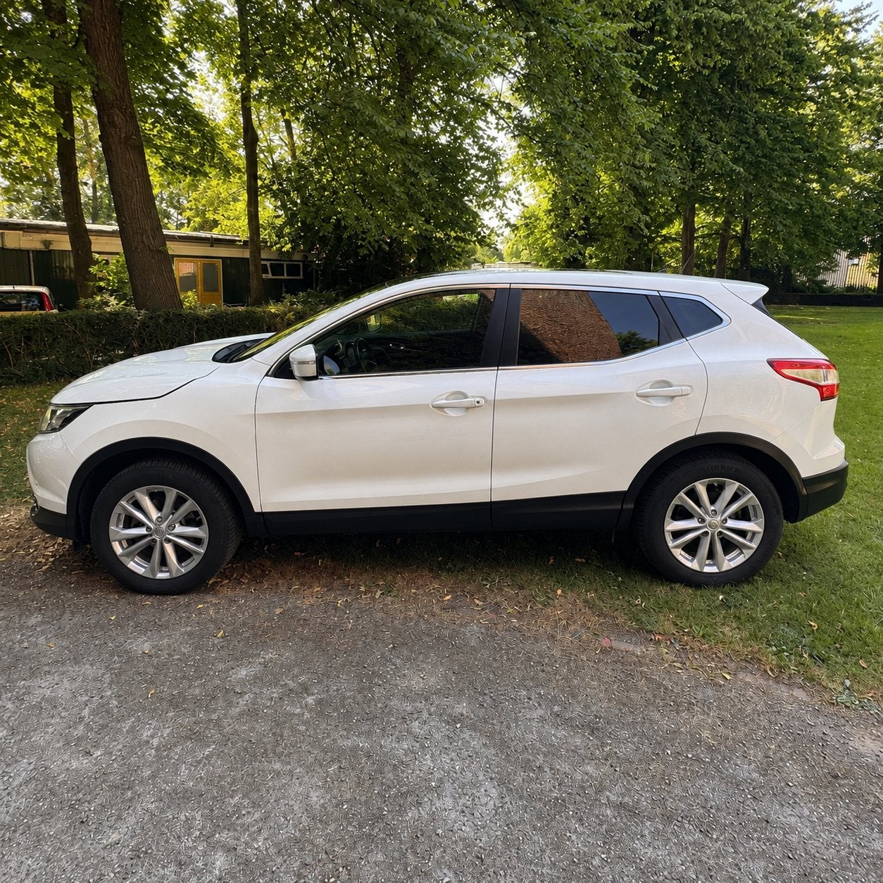 Nissan Qashqai 1.2 Dig-t 85KW 2WD 2014 Wit, Voorwielaandrijving, Stof, Zwart, 4 cilinders