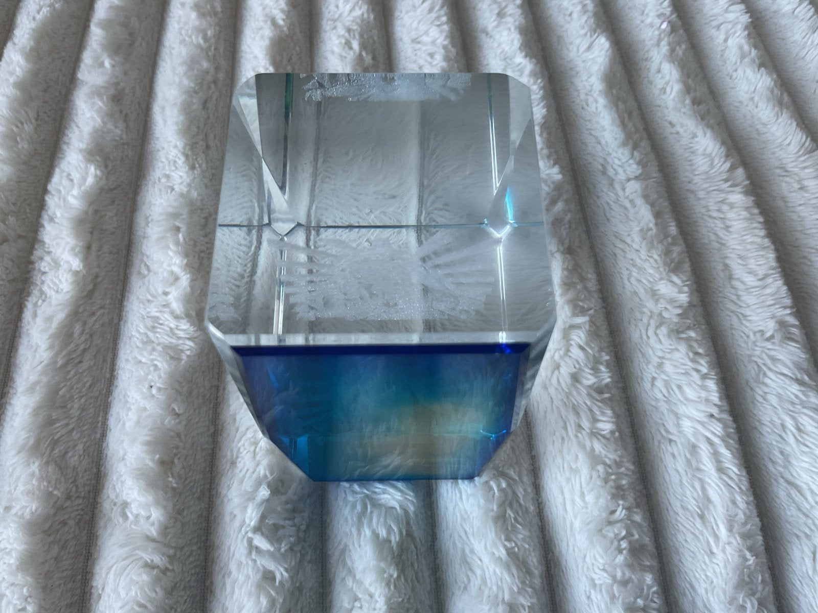 Glazen Mariabeeldje met blauwe gloed, Antiek en Kunst, Verzenden