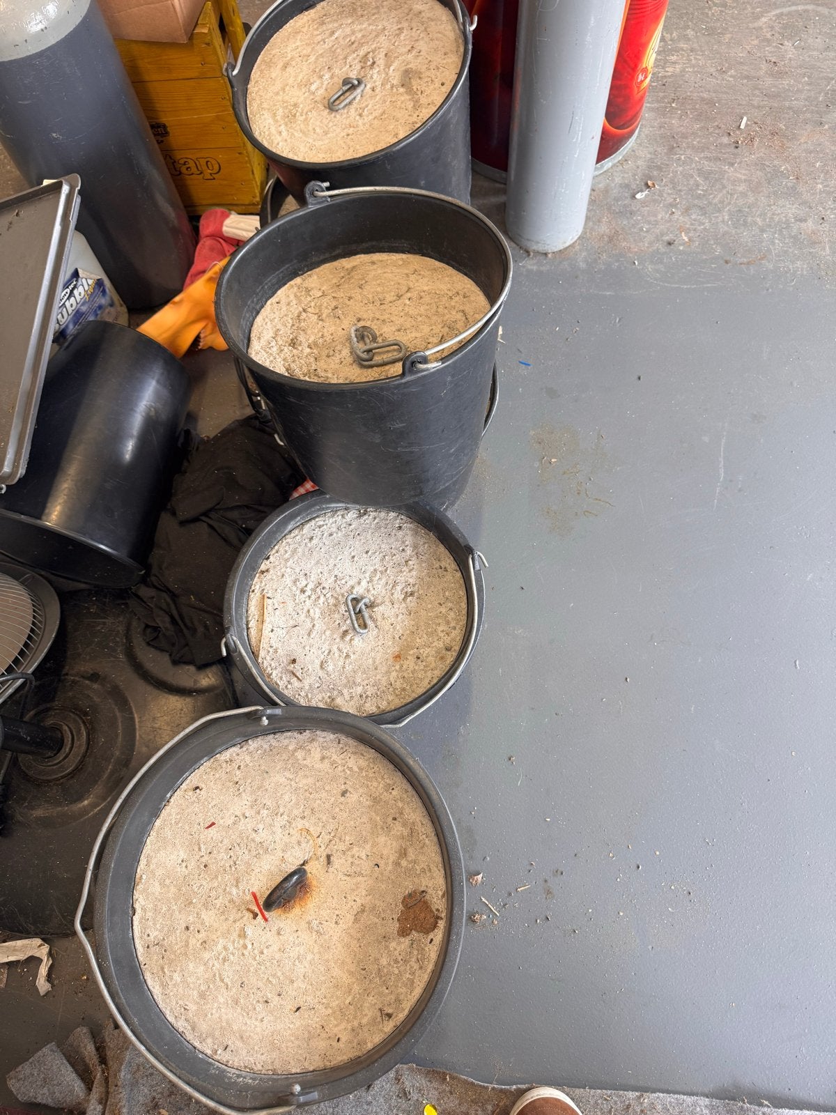 Cement emmers (35-40 kg) voor verankering partytent, Tuin en Terras, Overige Tuin en Terras, Gebruikt, Ophalen