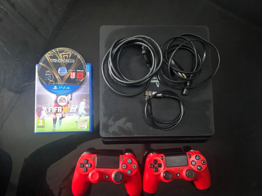 Playstation 4 slim, Spelcomputers en Games, Ophalen of Verzenden, Met 2 controllers, Slim