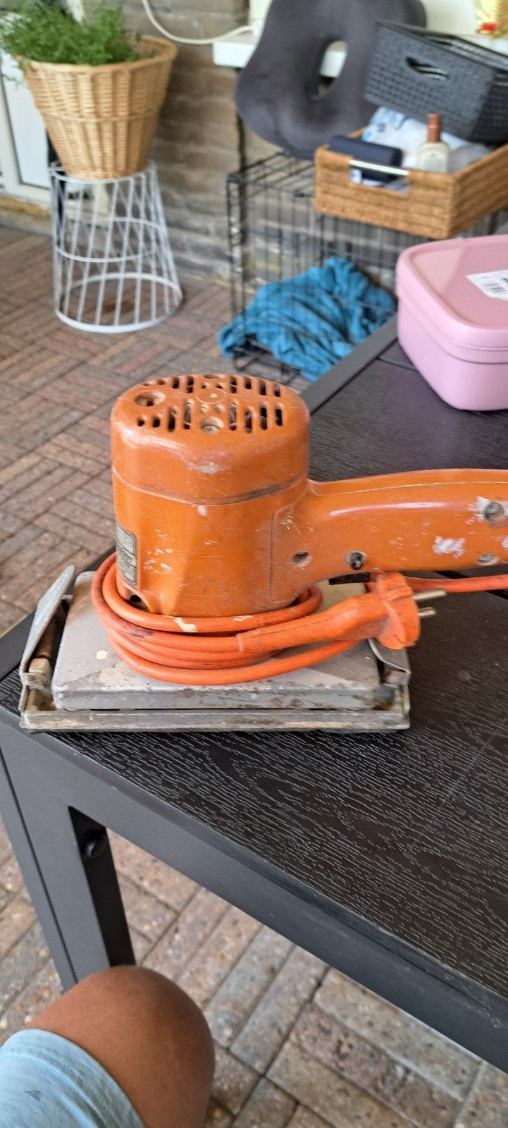Black & Decker vlakschuurmachine - Gebruikt maar werkt, Doe-het-zelf en Verbouw, Gereedschap | Schuurmachines, Ophalen of Verzenden