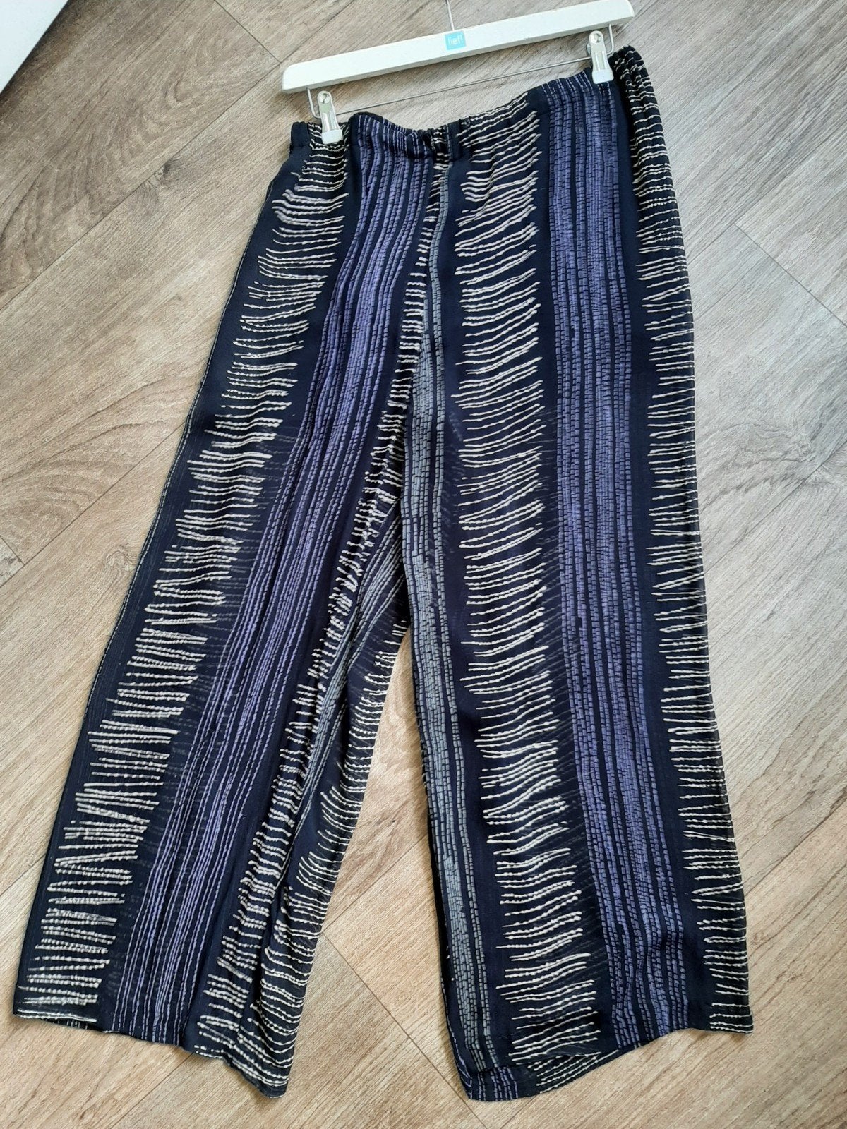 Leuke Transparante Paars..zwarte lange broek. L, Zwart, Maat 42/44 (L), Ophalen of Verzenden, Zo goed als nieuw