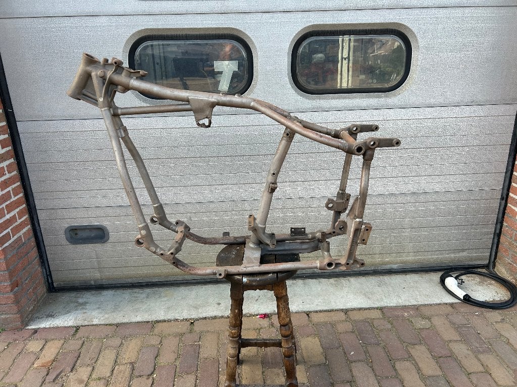 Wishbone swingarm frame met gietstukken.. EVO blok, Ophalen, Gebruikt