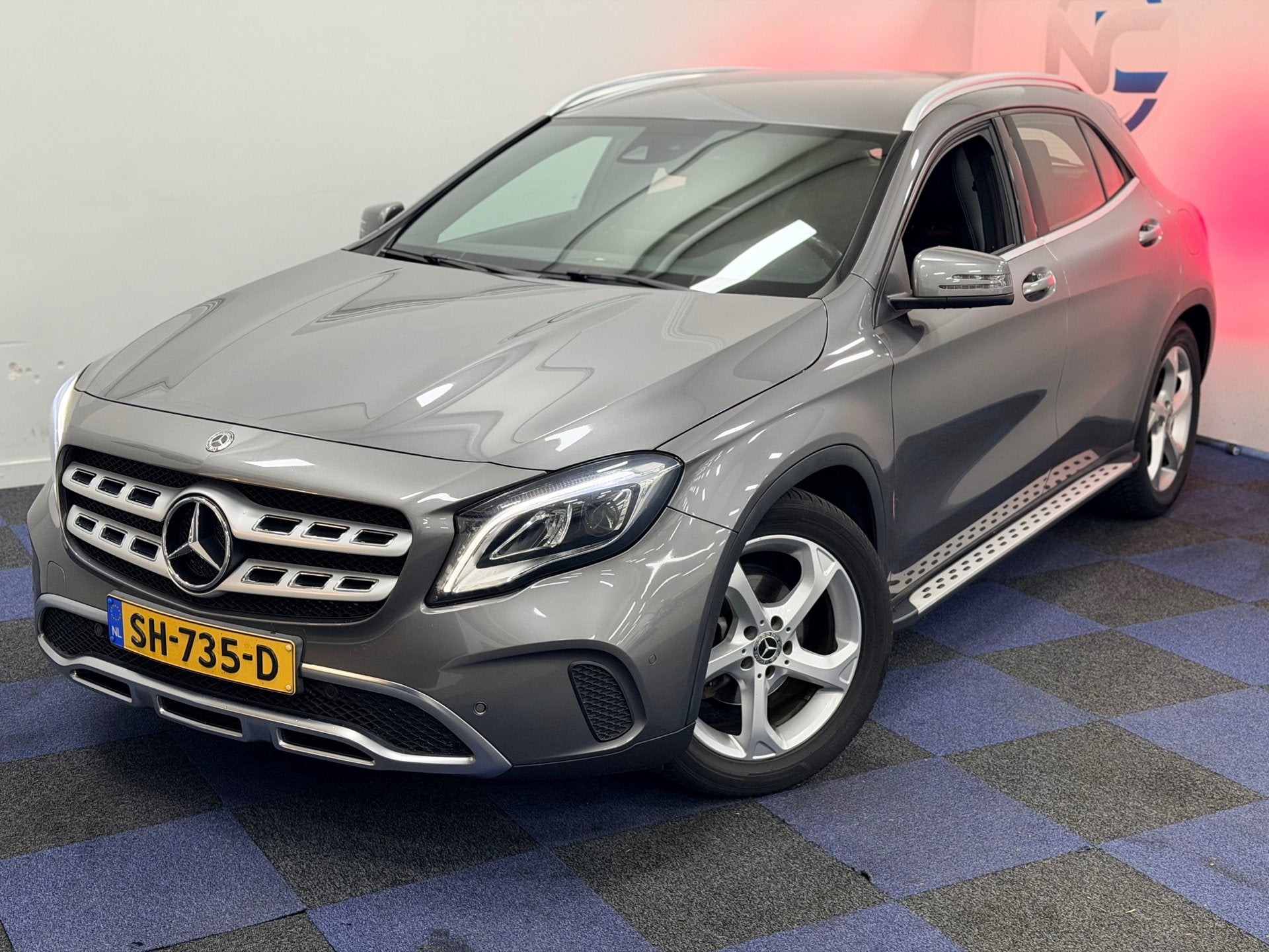 Mercedes-Benz GLA-klasse 180 Premium Plus / AUTOMAAT / NAP /, Dealer onderhouden, Automatische klimaatregeling, Gebruikt, Euro 6