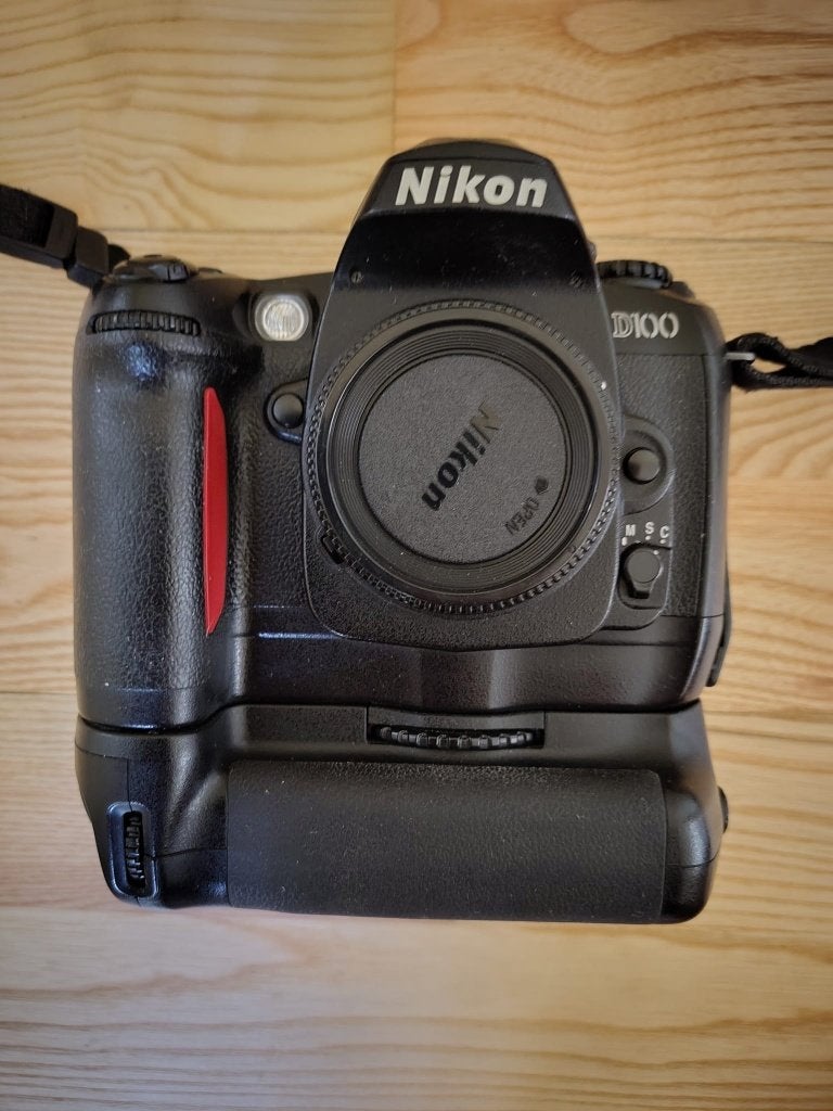 Spiegelreflexcamera digitaal Nikon D-100 incl. battery pack, Gebruikt, Handleiding, Spiegelreflex, Ophalen of Verzenden