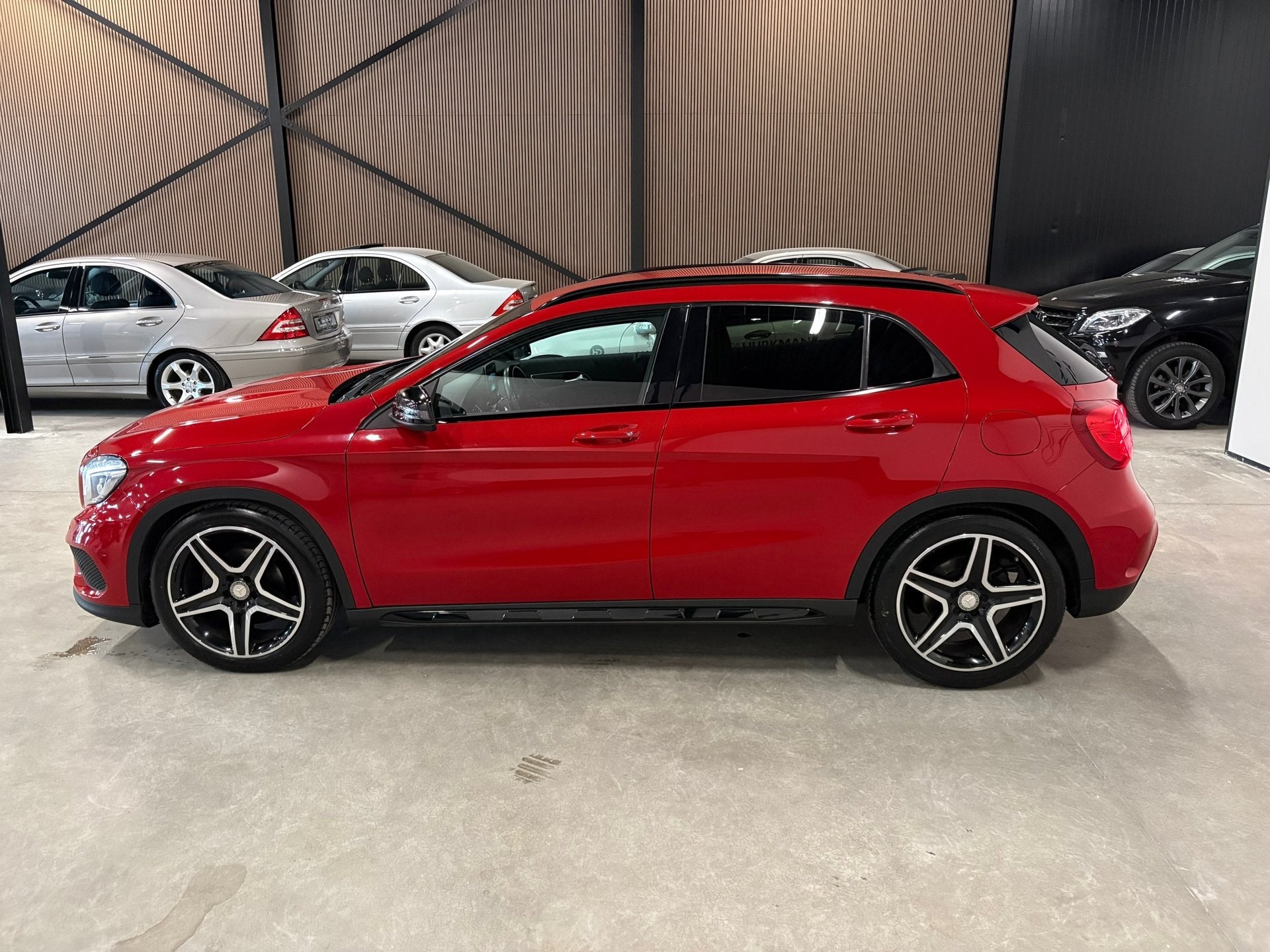 Mercedes-Benz GLA-klasse 200 AMG Automaat Camera Navi, Auto's, Gebruikt, Zwart, Bedrijf, 1335 kg