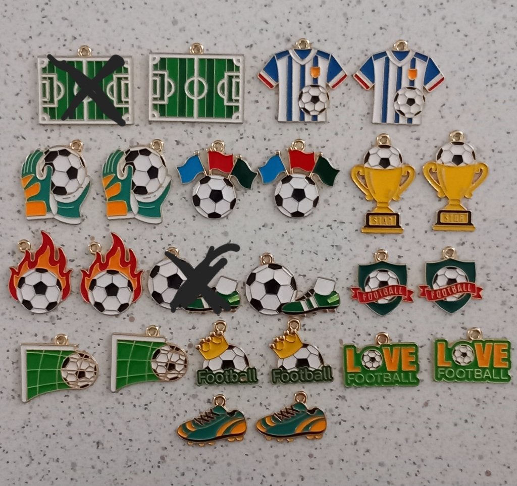 Voetbal (1) verschillende metalen bedels, Ophalen of Verzenden, Nieuw, Bedel