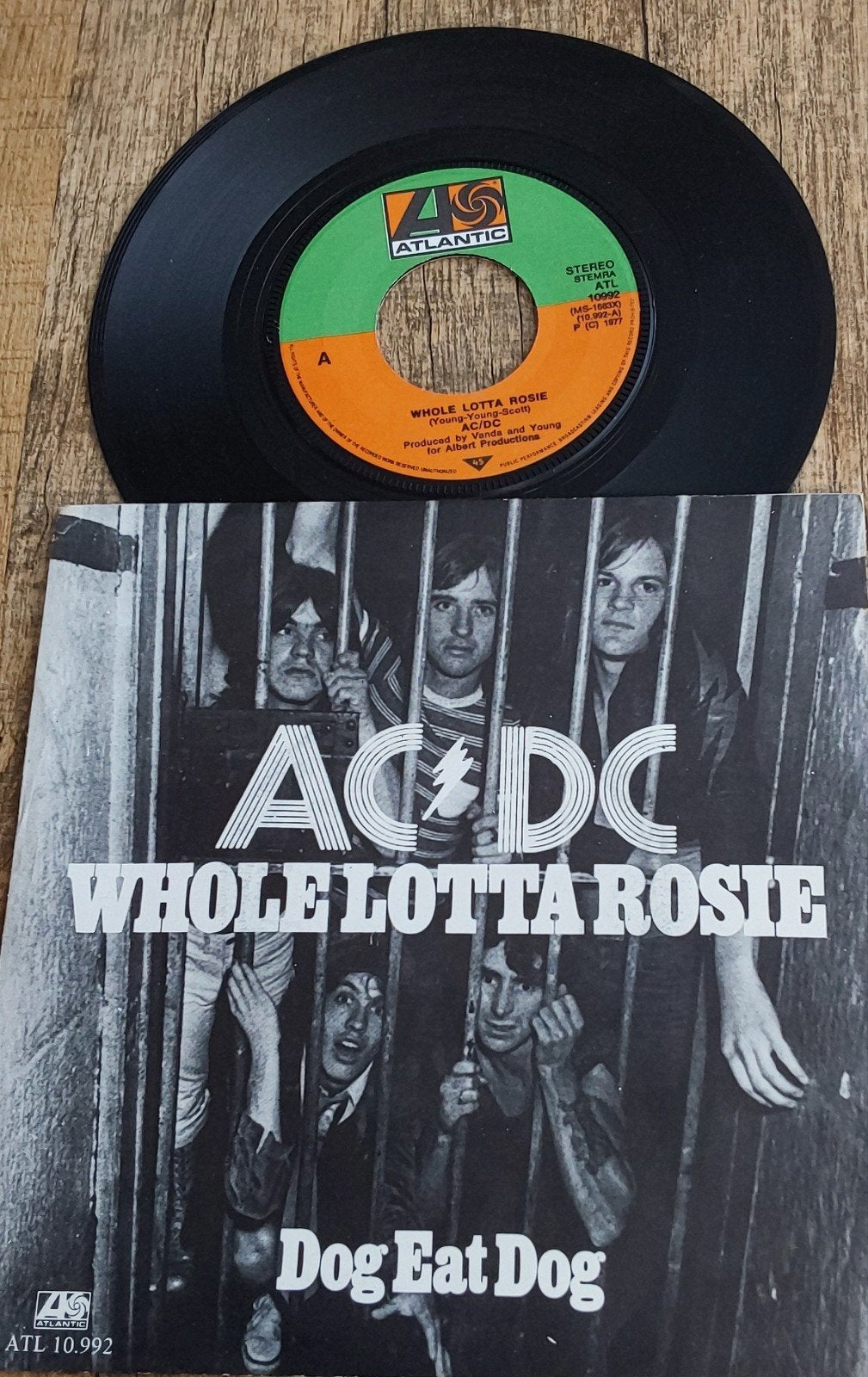 AC/DC - Whole Lotta Rosie / Dog Eat Dog 7 inch single, Ophalen, 7 inch, Zo goed als nieuw, EP