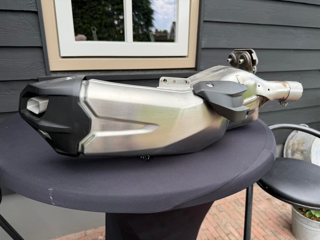 Nieuwe uitlaat BMW F900 R model 2025, Ophalen, Nieuw