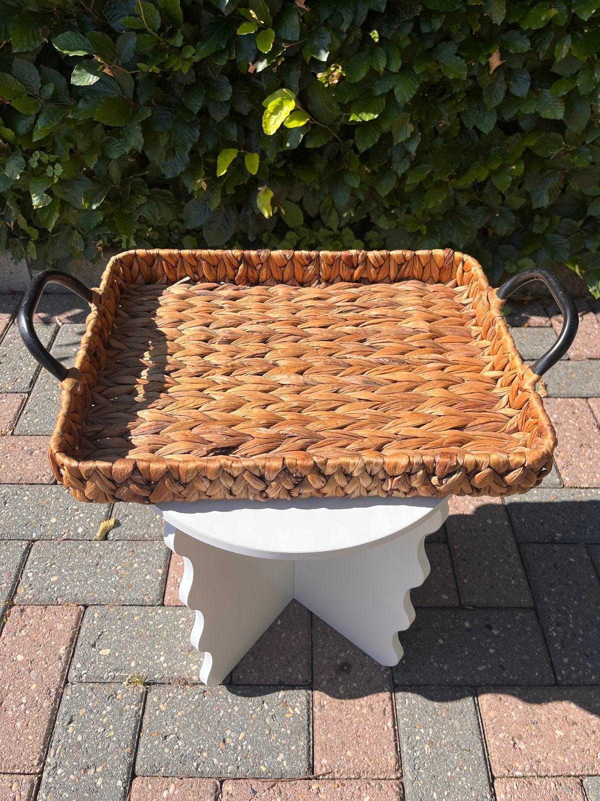 Gevlochten dienblad met handvatten - Natuurlijk materiaal, Gevlochten, Natuurlijk materiaal, Ophalen of Verzenden, Zo goed als nieuw