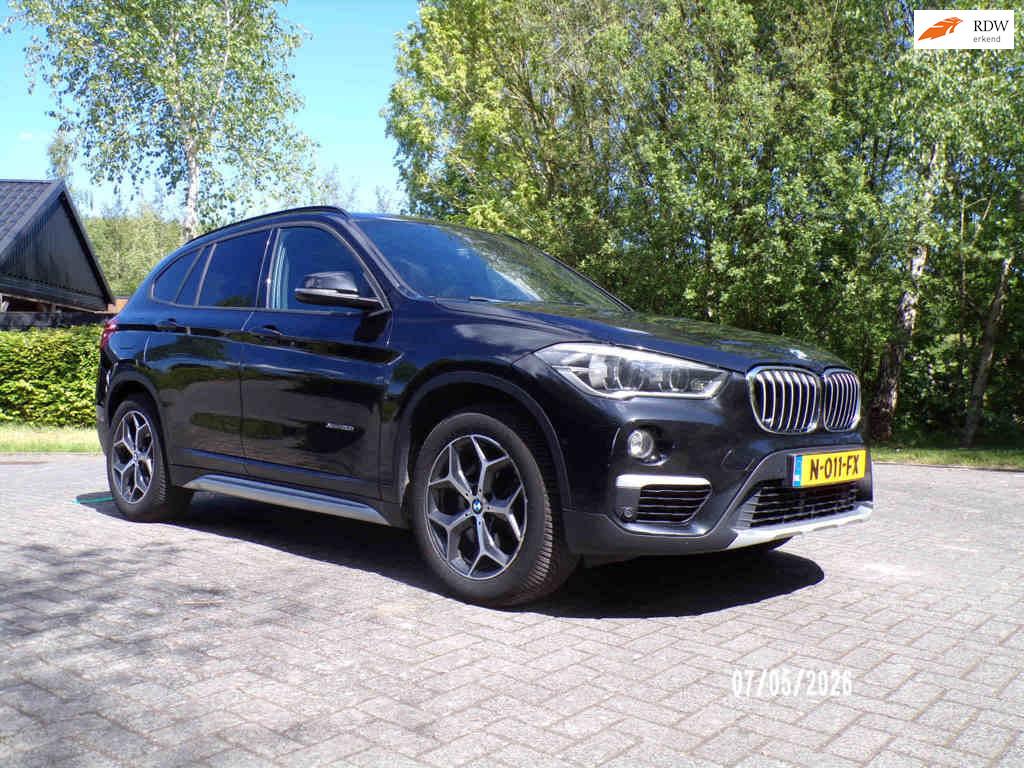 BMW X1 XDrive20i Centennial High Executive, 1998 cc, Gebruikt, 2000 kg, Automatische klimaatregeling