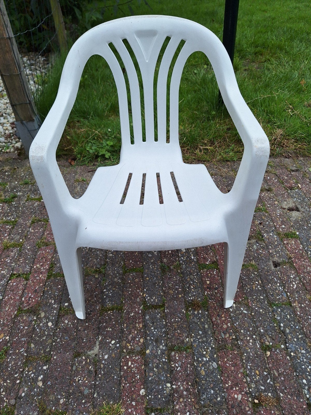 Witte kunststof tuinstoel, Tuin en Terras, Tuinstoelen, Ophalen