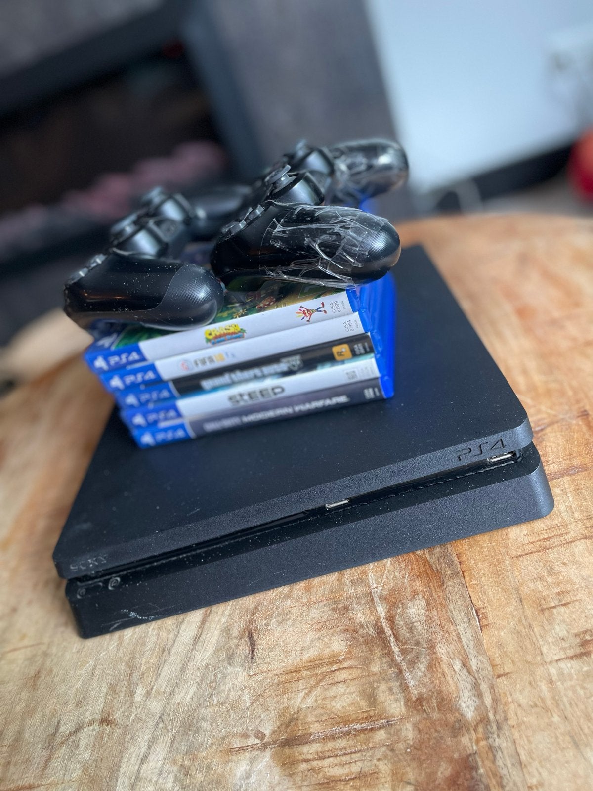 PlayStation 4 Slim met 2 controllers en 5 games, Spelcomputers en Games, Spelcomputers | Sony PlayStation 4, Met 2 controllers