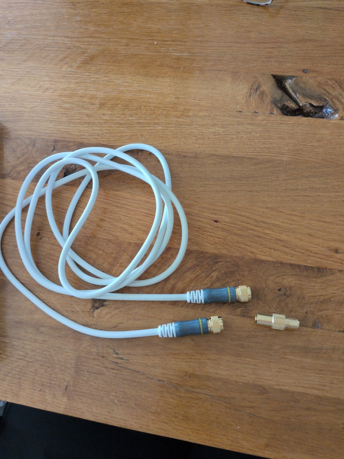 Hitachi Coaxiale Kabel RG6 "F" + PAL M Adapter - 2 Meter, Ophalen of Verzenden, Nieuw, Minder dan 2 meter, Coaxiale kabel