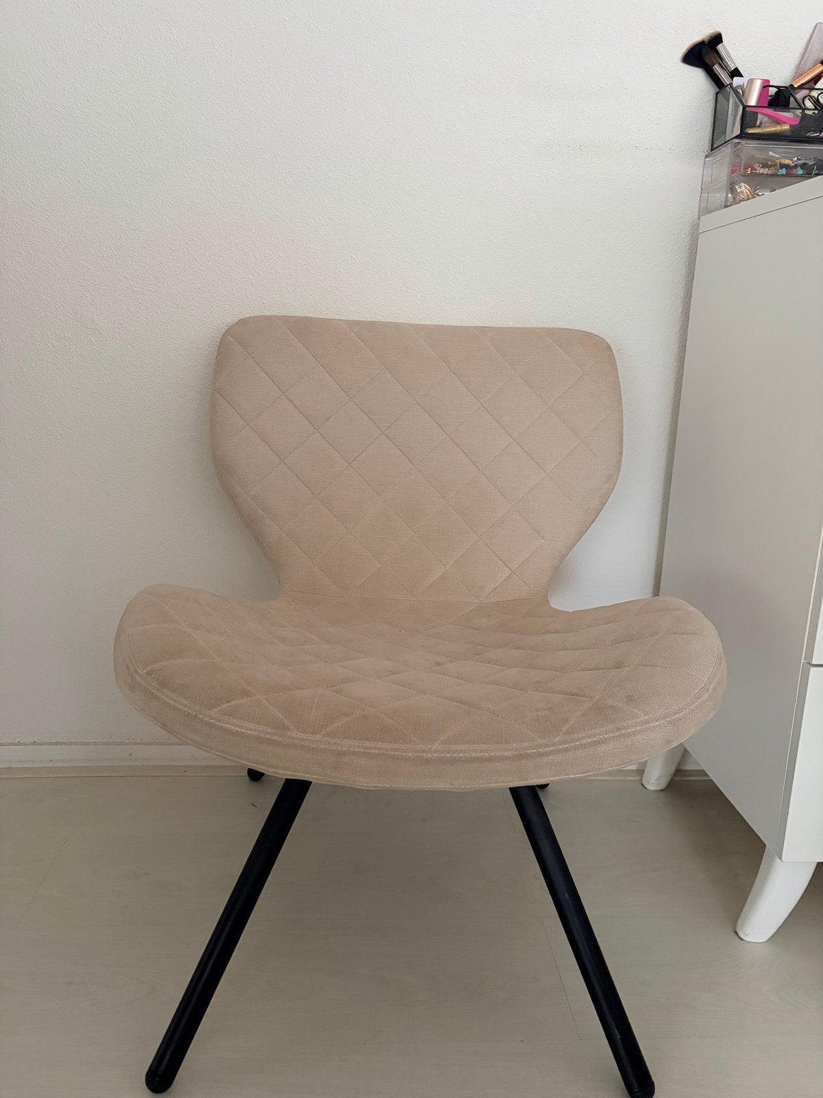 Kwantum stoel - Beige met zwart metalen poten, Ophalen, Overige kleuren, Zo goed als nieuw, Eén