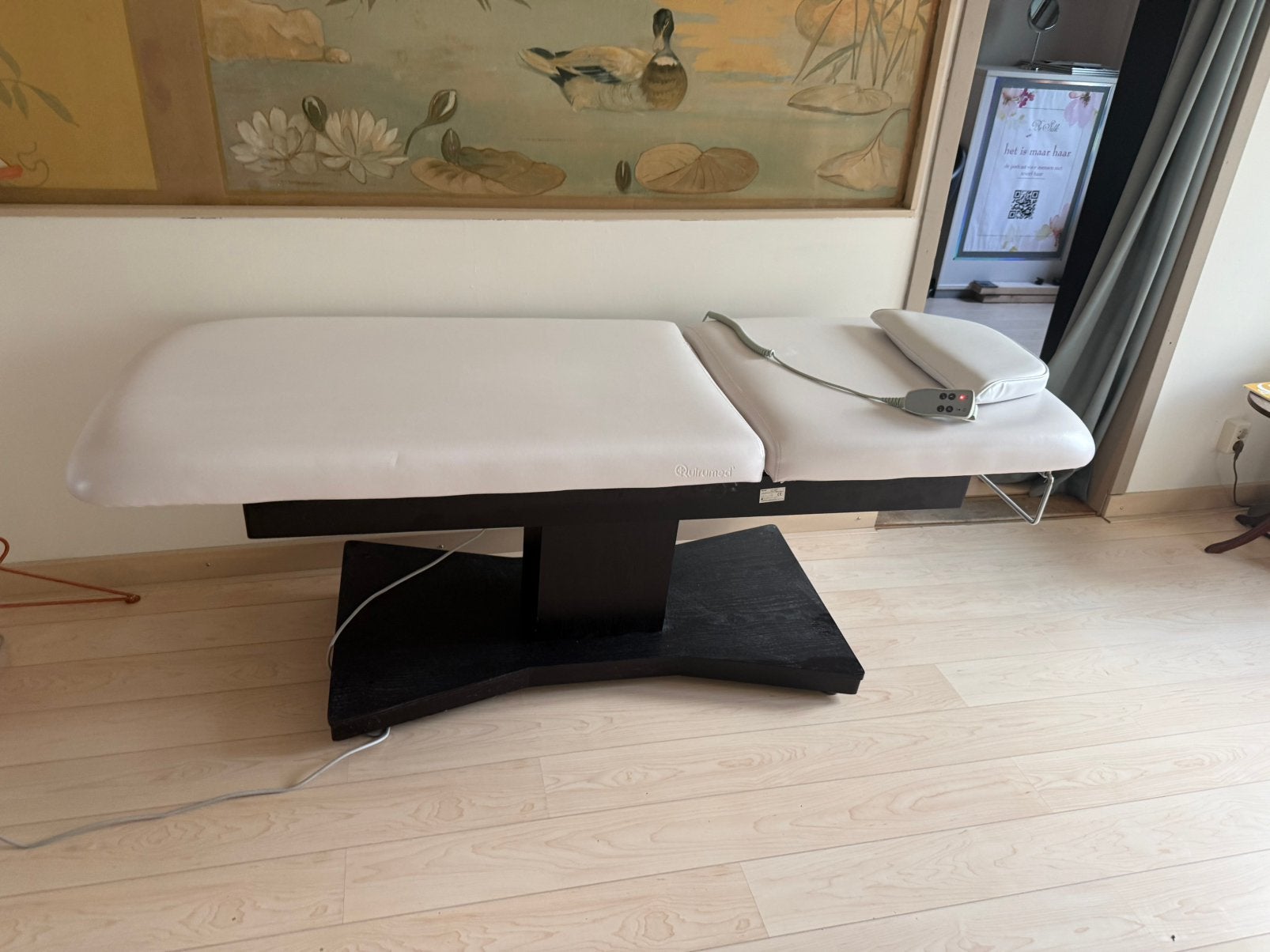 Design behandeltafel te koop, Sport en Fitness, Massageproducten, Ophalen, Zo goed als nieuw, Massagetafel