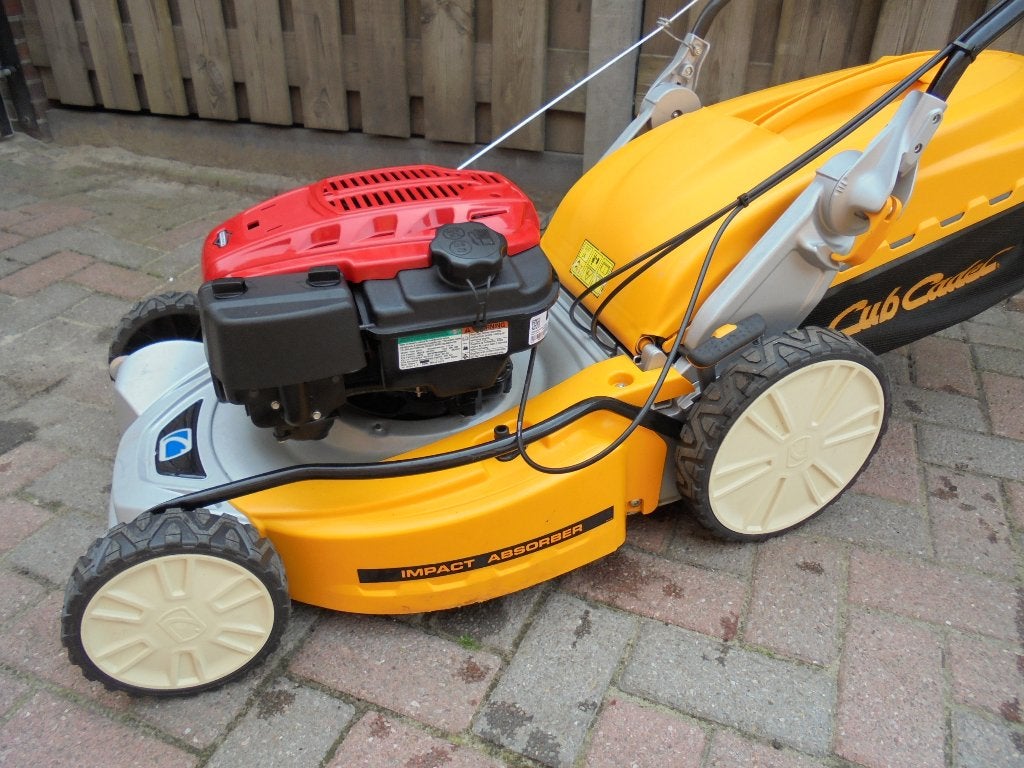 CUB CADET GRASMAAIER MET AANDRIJVING, Ophalen, Cirkelmaaier, Zo goed als nieuw, Benzine-grasmaaier