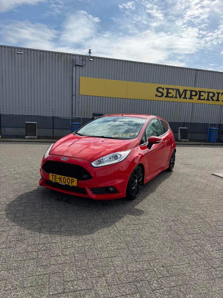 Ford Fiesta ST 1.6  2014 Rood, Auto's, Ford, Voorwielaandrijving, 1596 cc, 1063 kg, 4 cilinders
