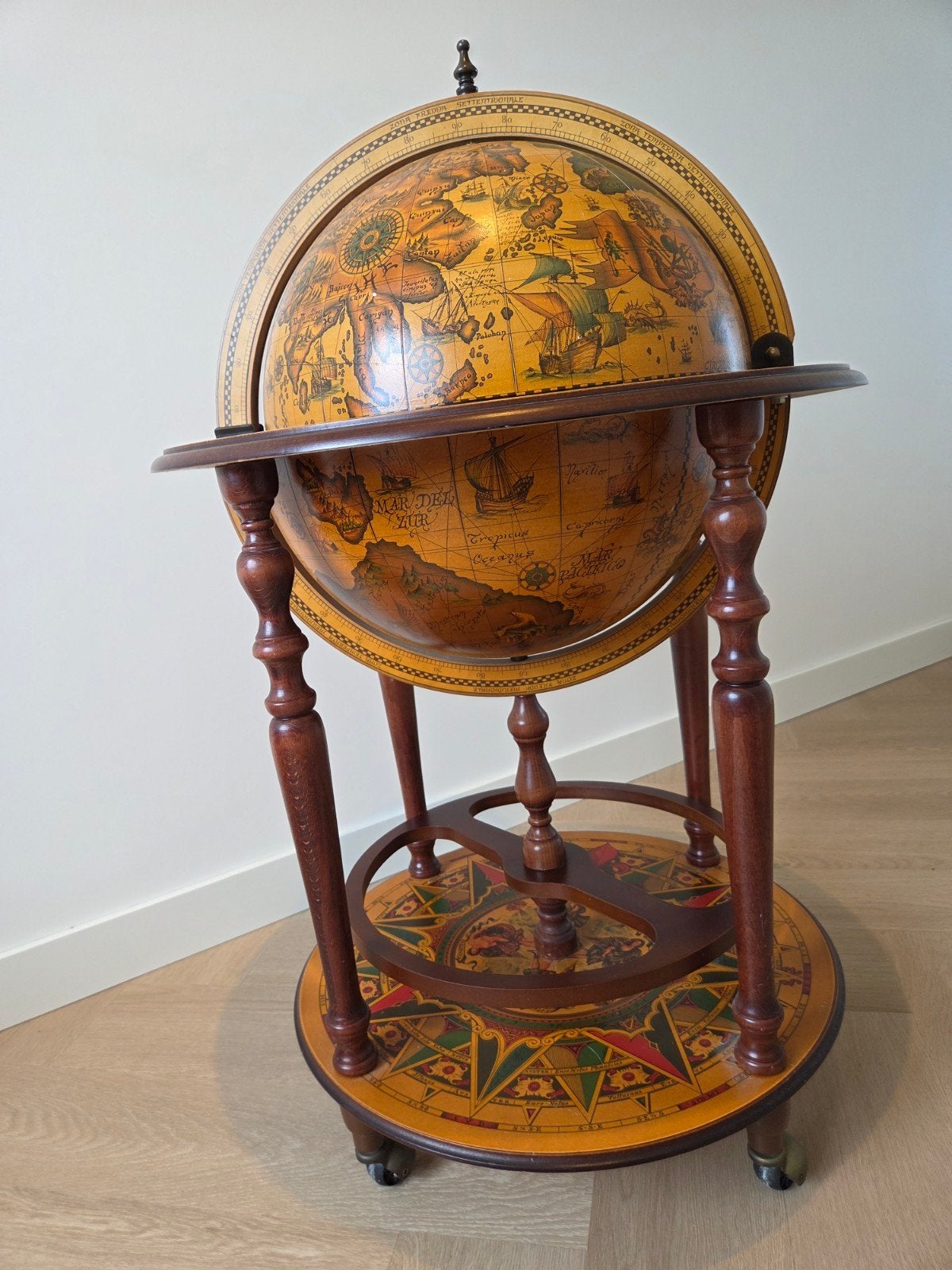 Globebar met opbergruimte en wieltjes, Ophalen, Globebar, Hout, Gebruikt