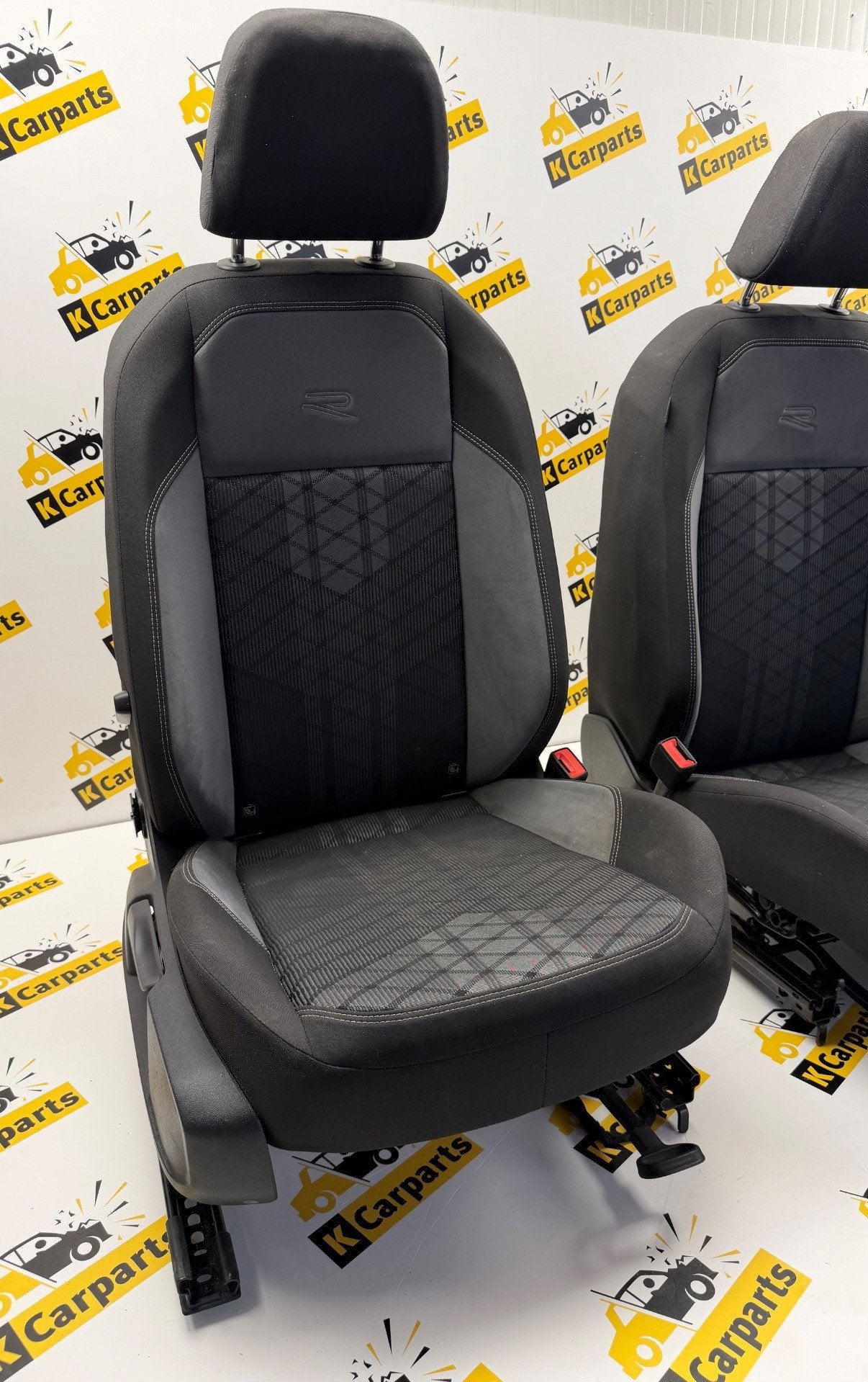 Vw R-Line stoelen Polo 2G Taigo Caddy T-Cross Golf stoelen s, Gebruikt, Volkswagen, Volkswagen AG, Berliner Ring 2
38440  Wolfsburg, DE