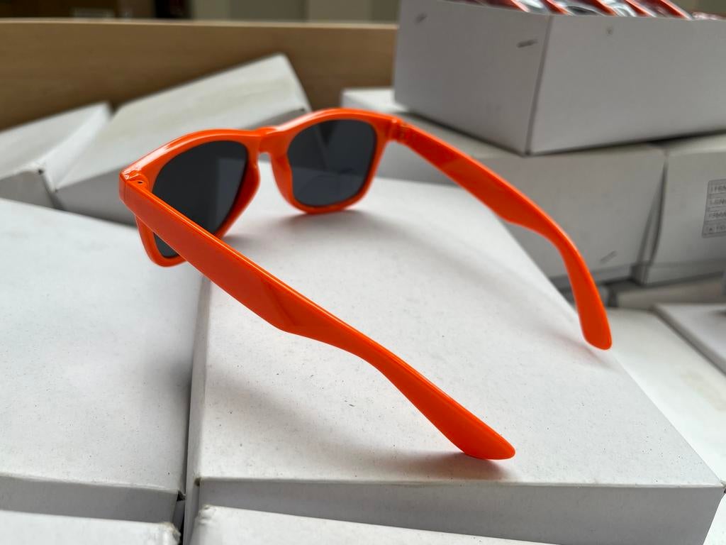 Oranje Zonnebrillen Partij (3 Modellen) Direct Leverbaar, Hobby en Vrije tijd, Feestartikelen, Ophalen of Verzenden, Nieuw, Feestartikel
