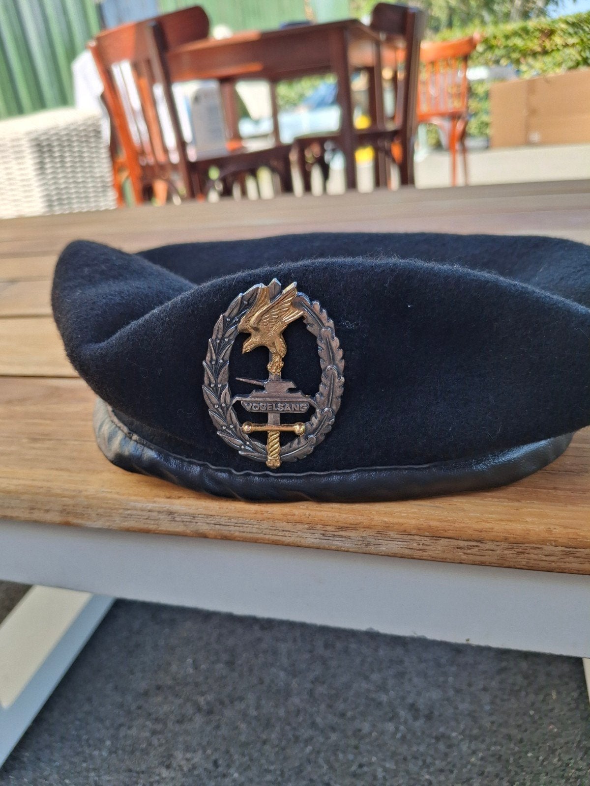 Zwarte baret met embleem 'Vogelsang', Verzamelen, Militaria | Algemeen, Overige soorten, Helm of Baret, Overige gebieden, Ophalen of Verzenden