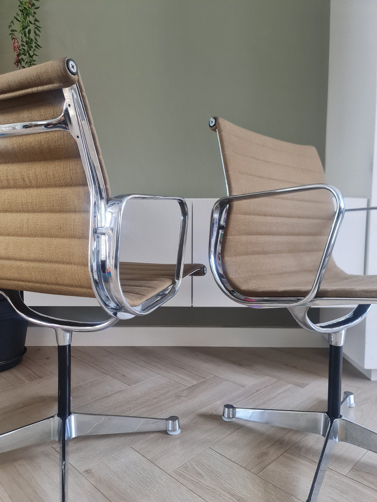 Set van 6 originele Eames EA108 | Herman Miller | vintage, Ophalen of Verzenden, Gebruikt, Stof, Vijf, Zes of meer stoelen