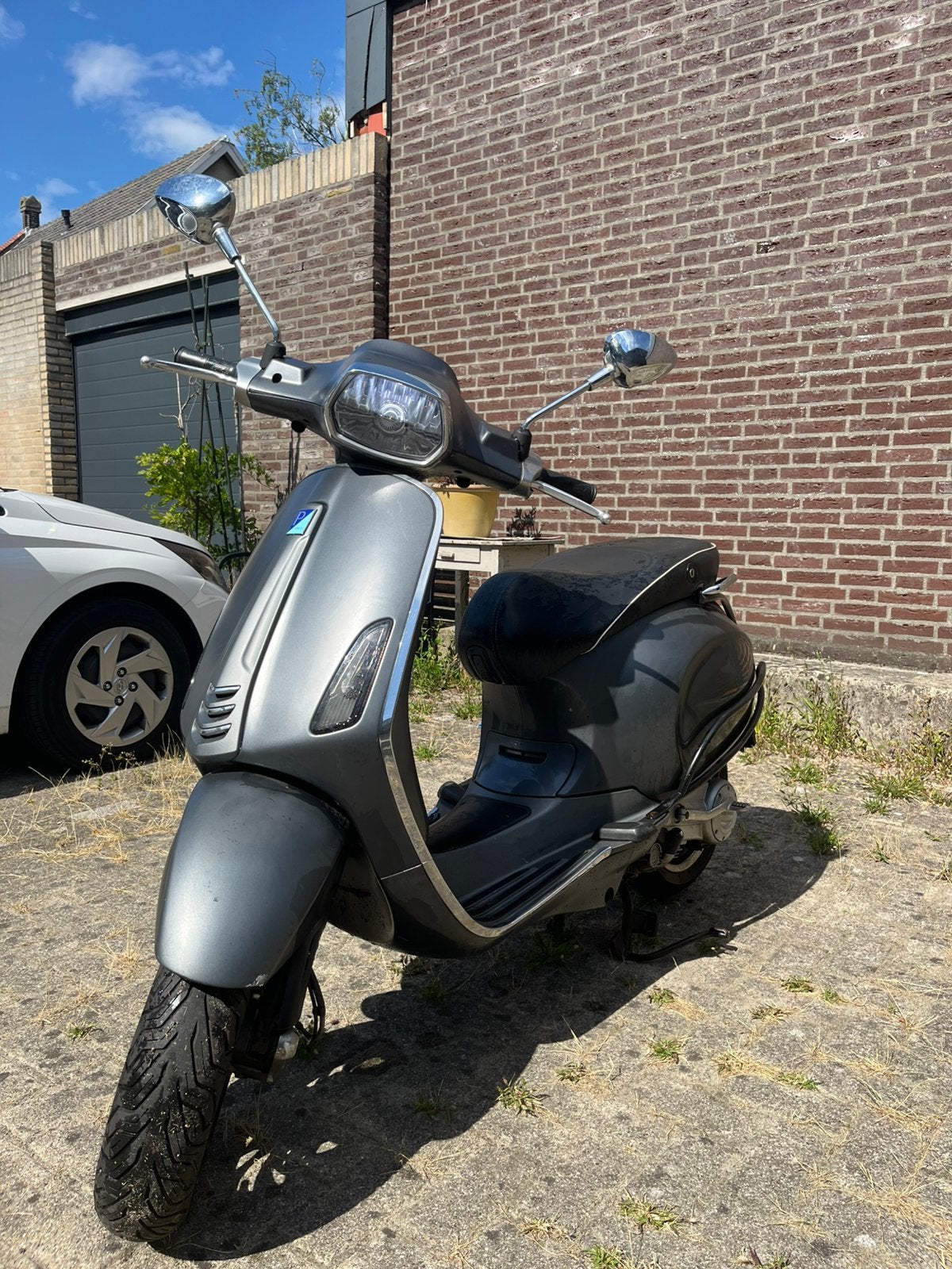 Vespa Sprint 2017 grijs, Fietsen en Brommers, Scooters | Vespa, Ophalen, Zo goed als nieuw, Benzine, Vespa S