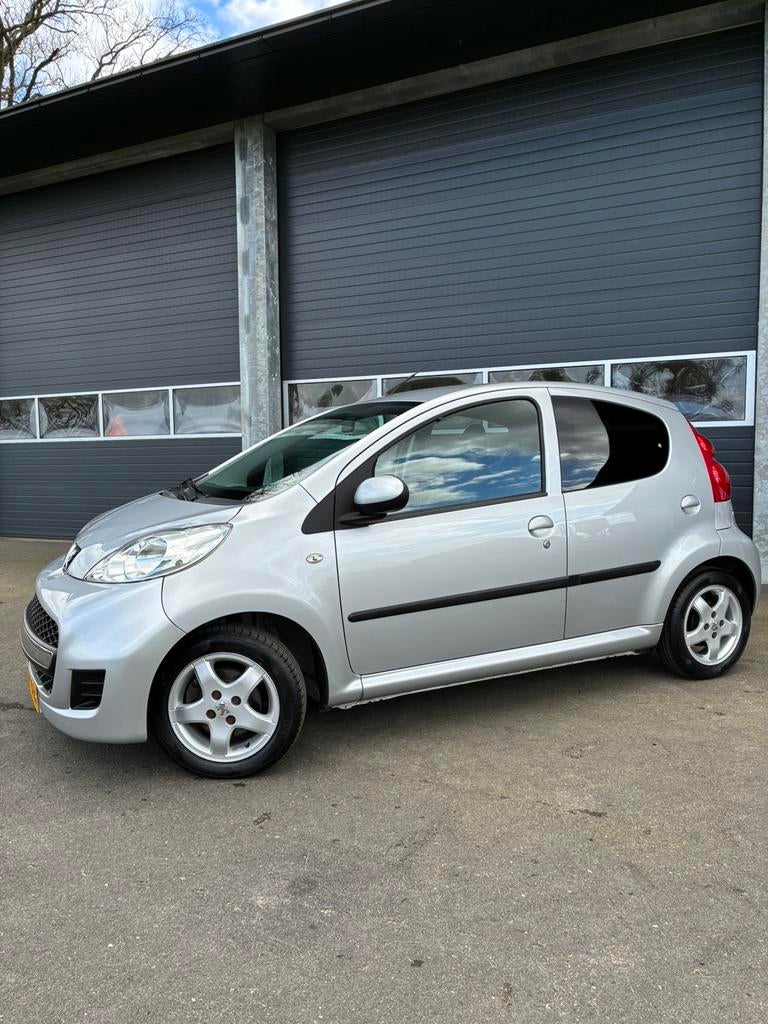 Peugeot 107 1.0 12V 5DR 2012 Grijs Airco/elektrische spiegel, Voorwielaandrijving, Euro 5, Stof, 68 pk