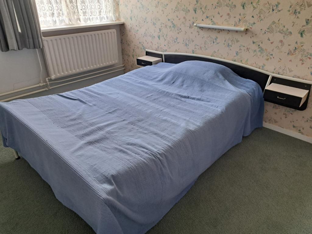 Gratis: 2 persoonsbed / twijfelaar inclusief matras, Ophalen, Gebruikt, Wit, 140 cm