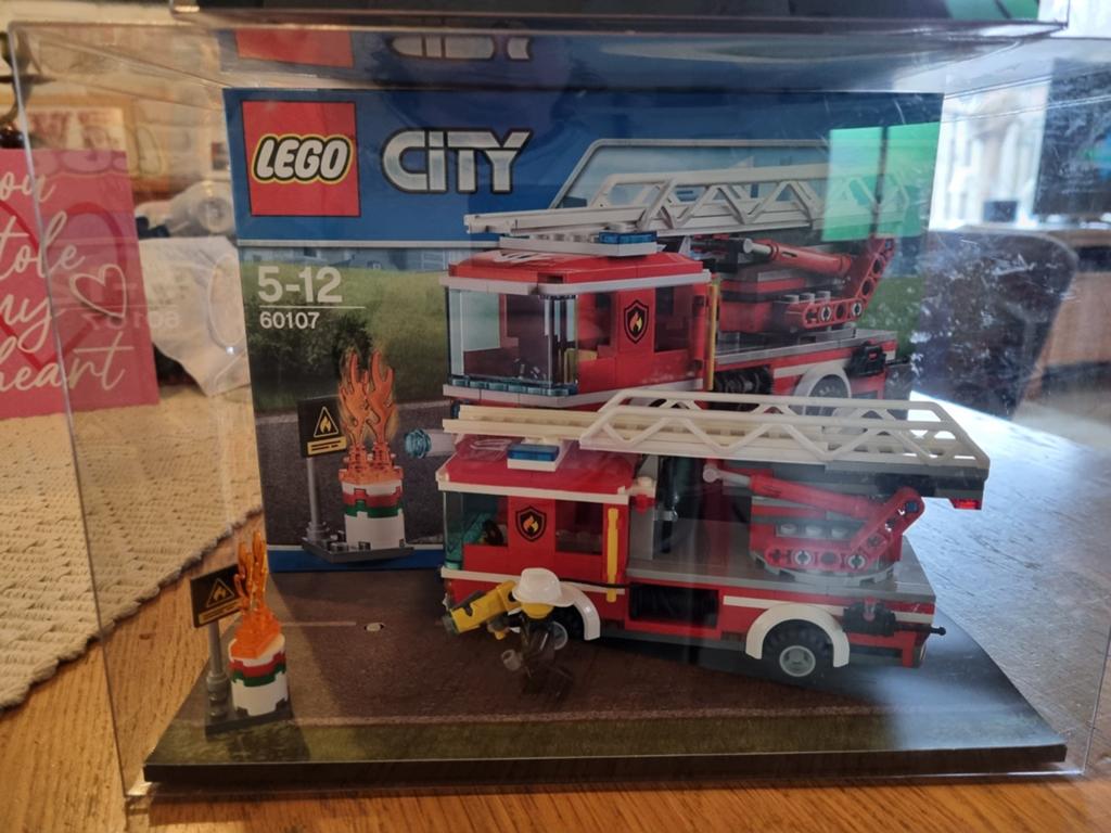 LEGO City Brandweerwagen Reclame Vitrine - Set 60107, Ophalen