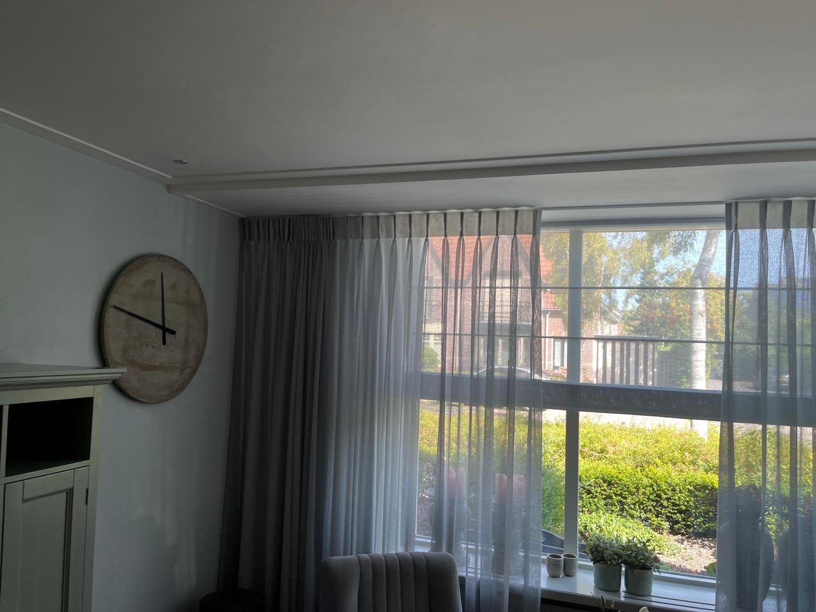 Lichtgrijze Inbetween Gordijnen - spiksplinternieuw!, Overige merken, Nieuw, Ophalen of Verzenden, Lichtdoorlatend