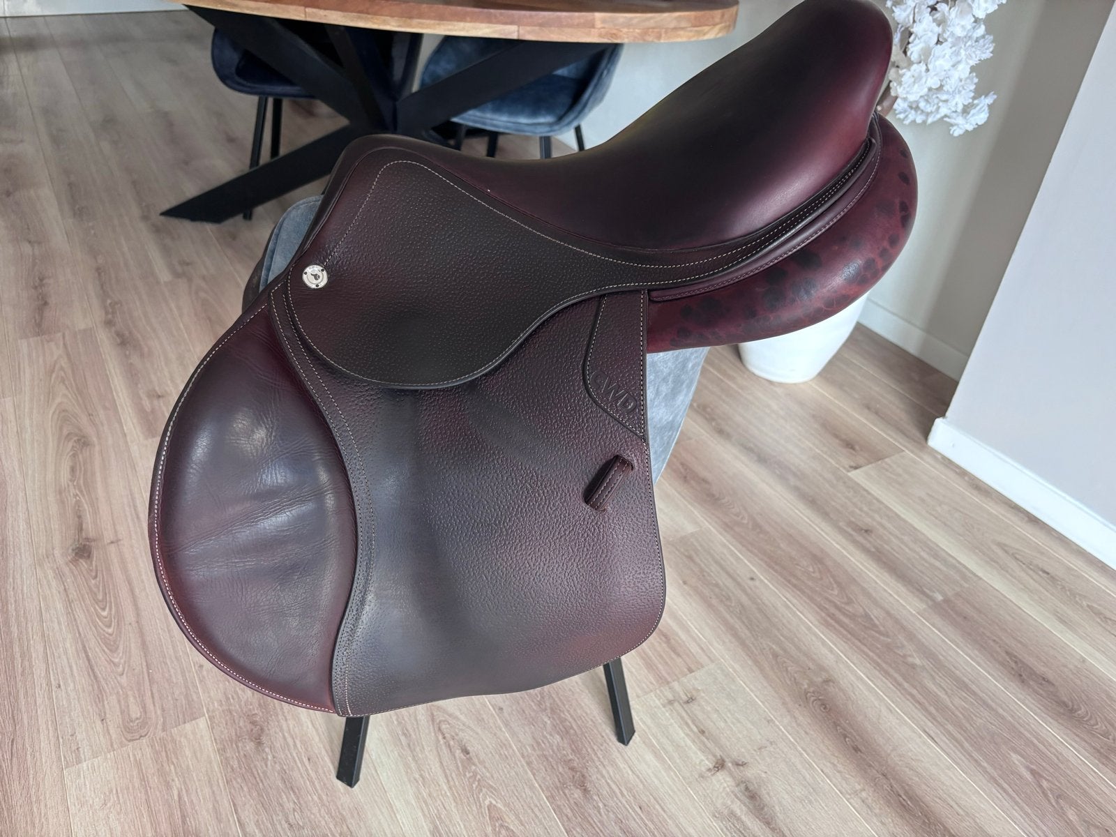CDW-springzadel 17.5 inch in goede staat, Dieren en Toebehoren, Paarden en Pony's | Zadels, Ophalen, Gebruikt, Springen