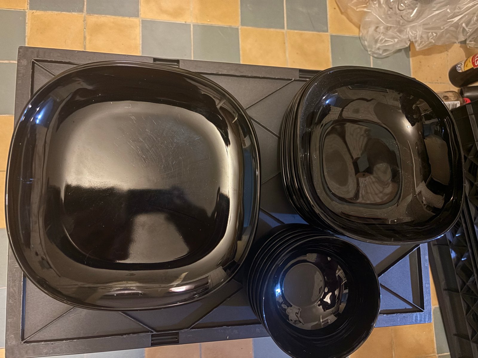 IKEA Servies Zwart - 5 kommen, 4 soepkommen, 6 borden, Huis en Inrichting, Keuken | Servies, Ophalen, Gebruikt, IKEA, Compleet servies