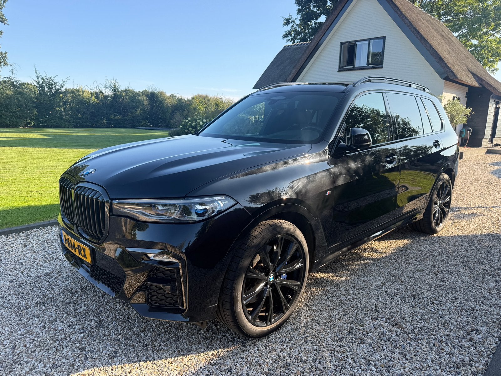BMW X7 B&W l 6PERS l SKYLOUNGE l ALCANTAR HEMEL l BMW ONDERH, Automaat, Vierwielaandrijving, 2295 kg, 750 kg