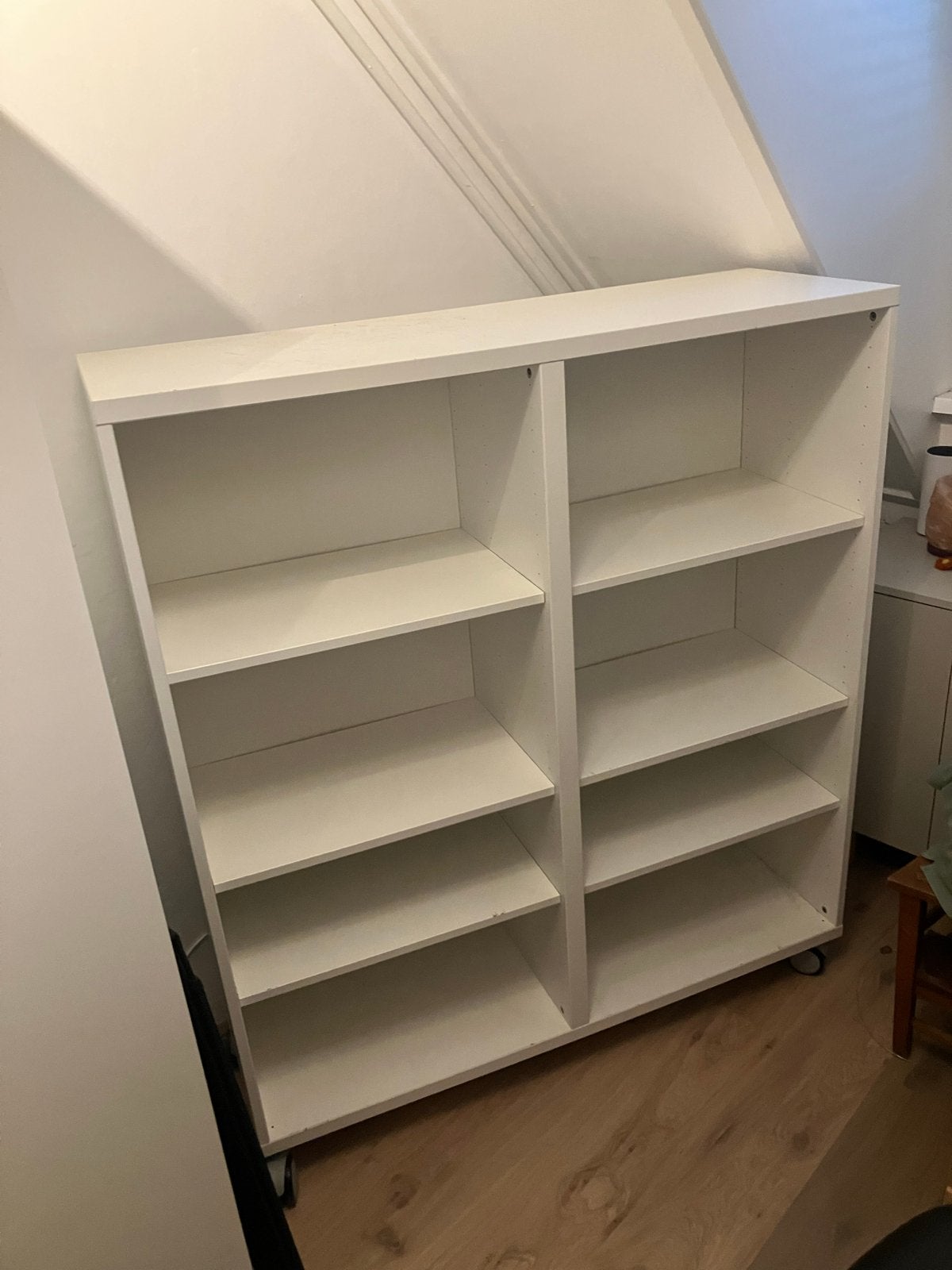 IKEA BESTA kast op wielen - Wit, veel opbergruimte, Huis en Inrichting, Kasten | Boekenkasten, Ophalen, Met plank(en), Gebruikt