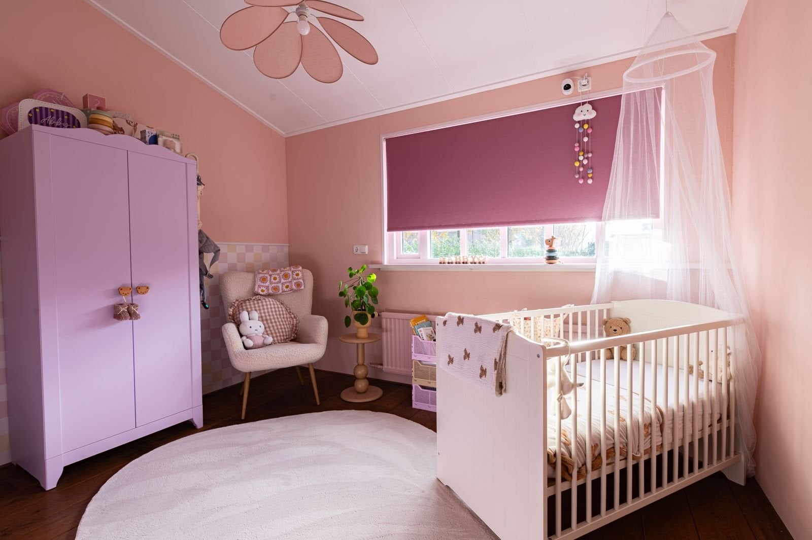 Mooi wit ledikant voor babykamer inclusief matras., Kinderen en Baby's, Babywiegjes en Ledikanten, Ophalen, Gebruikt, Ledikant