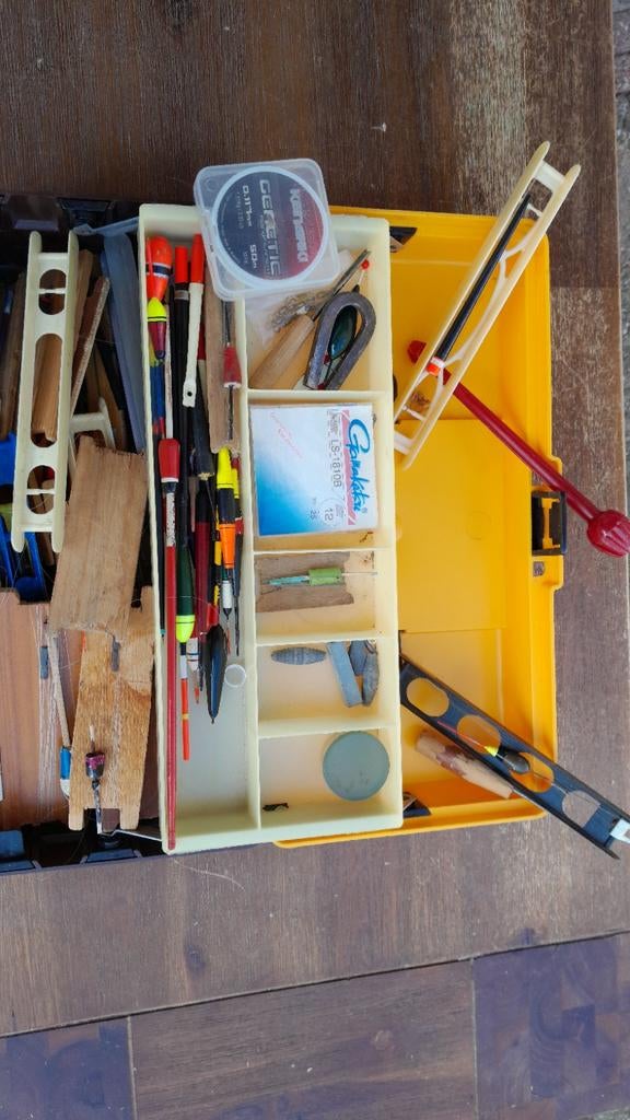 Doos met divers vissersgerei en accessoires, Ophalen of Verzenden, Gebruikt, Dobber of Lood