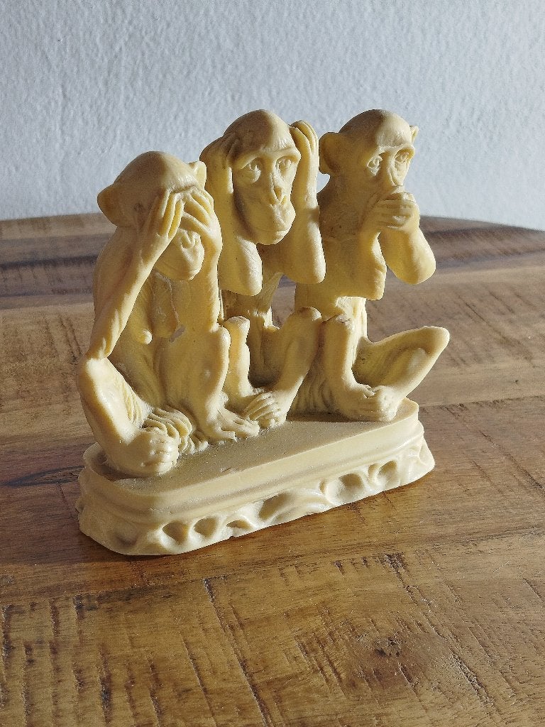 Vintage beeldje Aapjes ”horen,zien&zwijgen” in ivorine, Ophalen of Verzenden, Gebruikt, Dier
