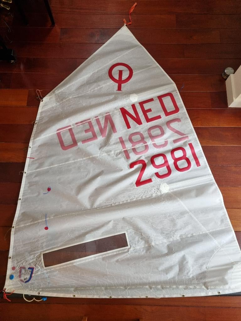 Optimist J-sail (red) met 45mm giek, Watersport en Boten, Gebruikt, Ophalen, Minder dan 3 meter, Minder dan 15 m²