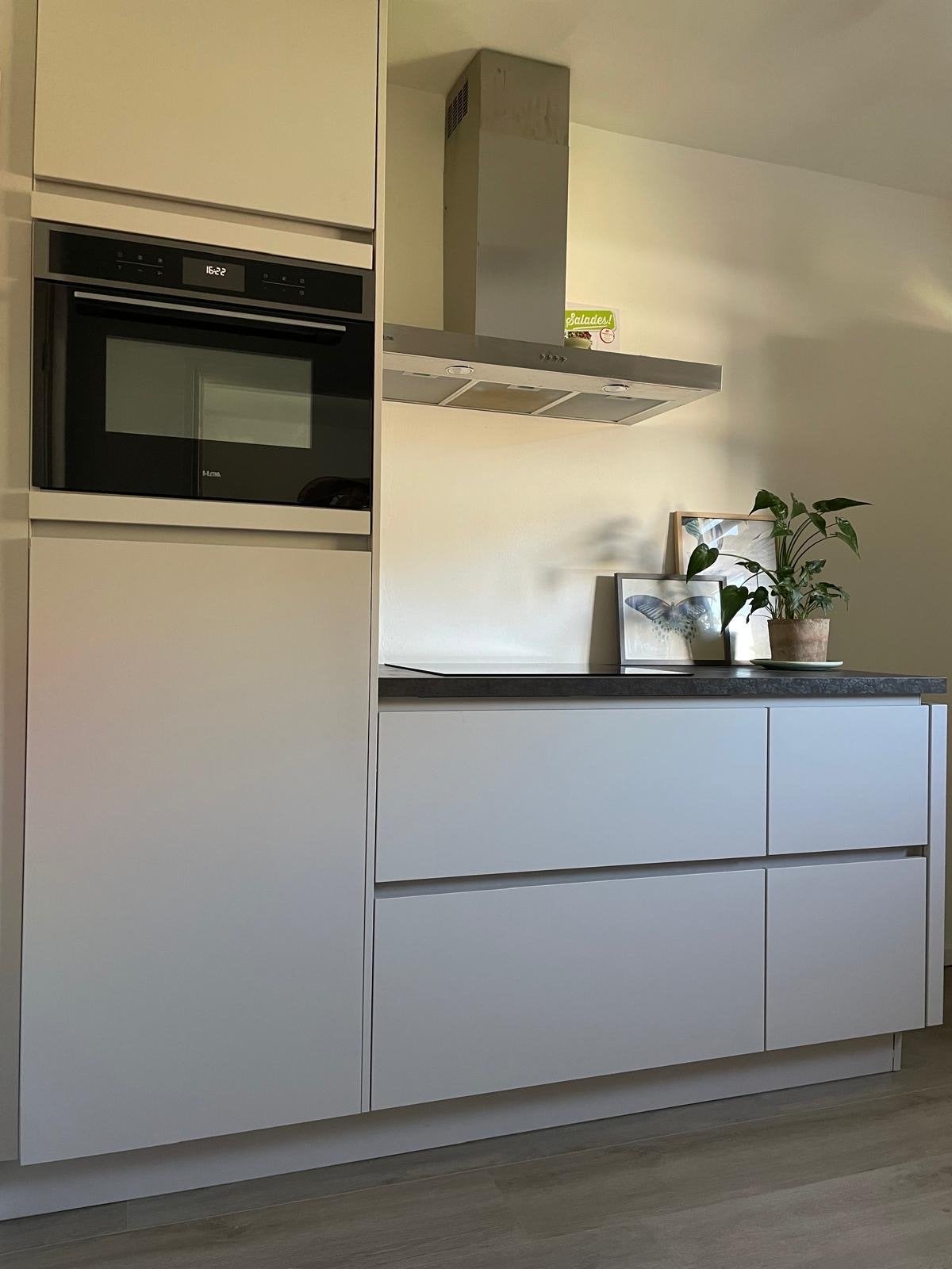 Nieuw keukenblok met apparatuur voor studio/bijkeuken, Ophalen, Enkelwandige keuken, Zo goed als nieuw, Greeploos