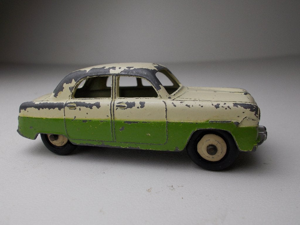 1956 Dinky Toys 162 FORD ZEPHYR (TWO TONE GREEN/CREME) -E-