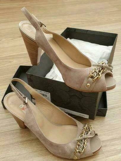 Dyva beige leren pumps met open teen, maat 39.5, Pumps, Beige, Nieuw, Ophalen of Verzenden