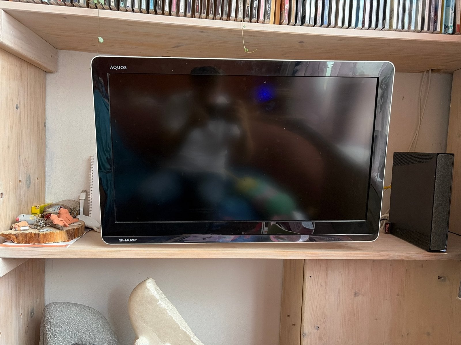 Sharp Aquos LCD TV met muurbeugel en standaard, Gebruikt, 50 Hz, Ophalen of Verzenden, Sharp